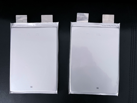 Sichere hohe Lade- und Entladeeffizienz 50A Langlebigkeit LFP Lipo4 Taschenzelle 3.2V Hohe Energiedichte Lithium-Ionen